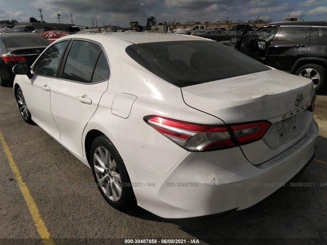 Photo 2 VIN: 4T1B11HK1JU656196 - TOYOTA CAMRY 