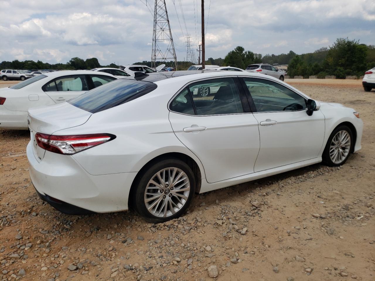 Photo 2 VIN: 4T1B11HK1JU672544 - TOYOTA CAMRY 