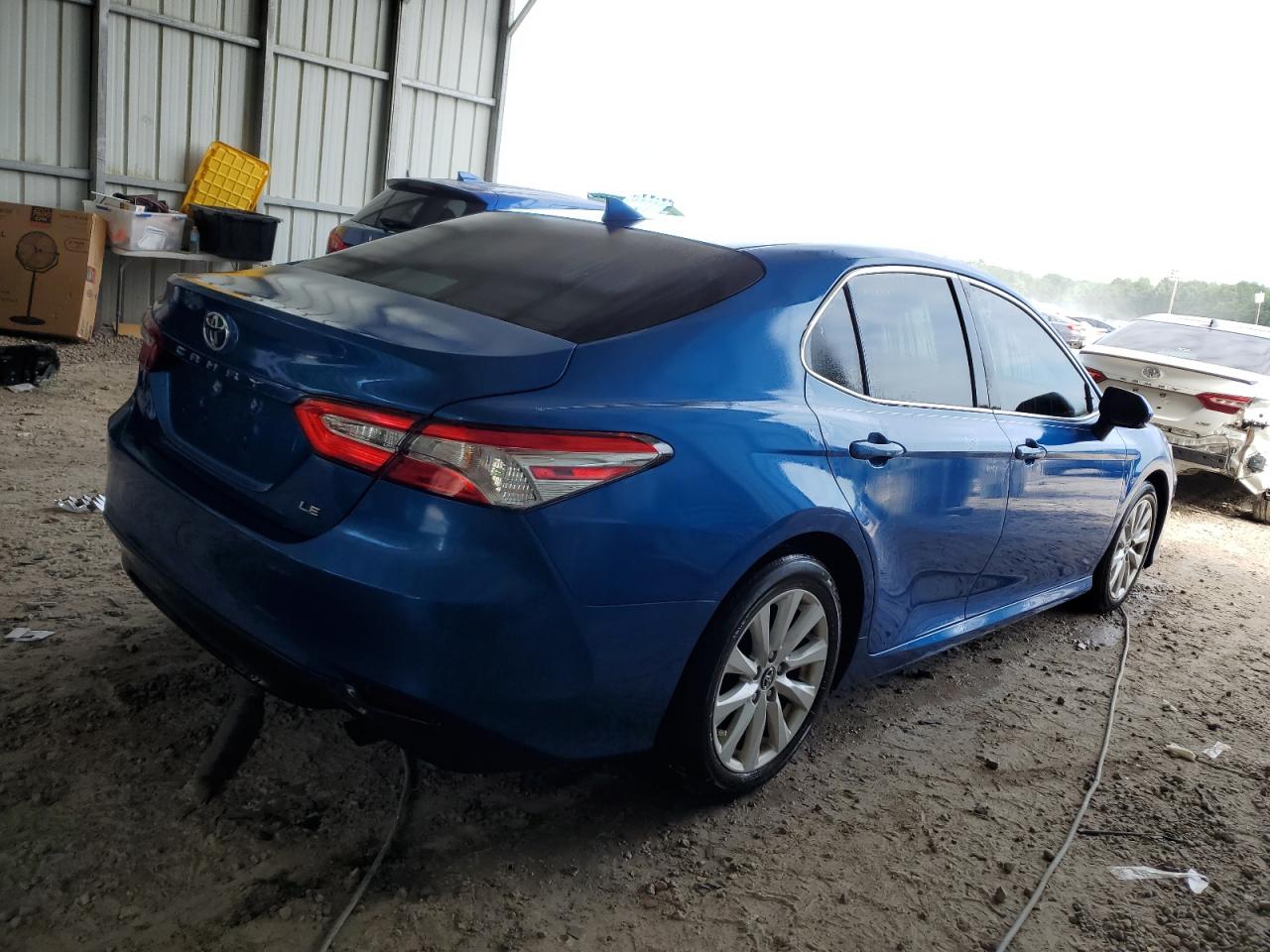 Photo 2 VIN: 4T1B11HK1KU184387 - TOYOTA CAMRY 