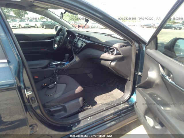 Photo 4 VIN: 4T1B11HK1KU281184 - TOYOTA CAMRY 