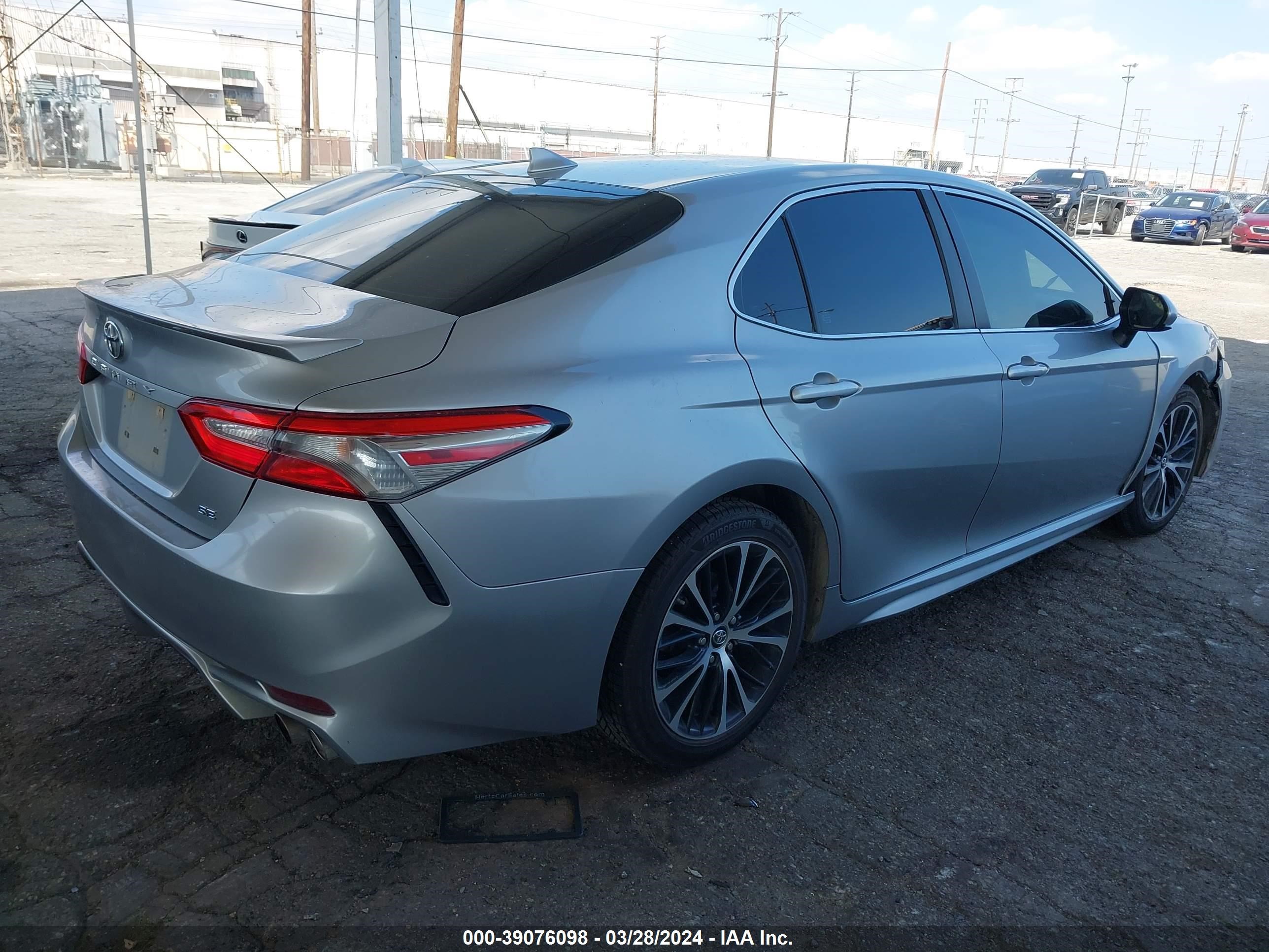 Photo 3 VIN: 4T1B11HK1KU743288 - TOYOTA CAMRY 