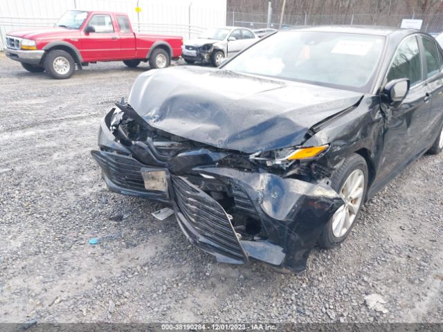 Photo 5 VIN: 4T1B11HK1KU768207 - TOYOTA CAMRY 