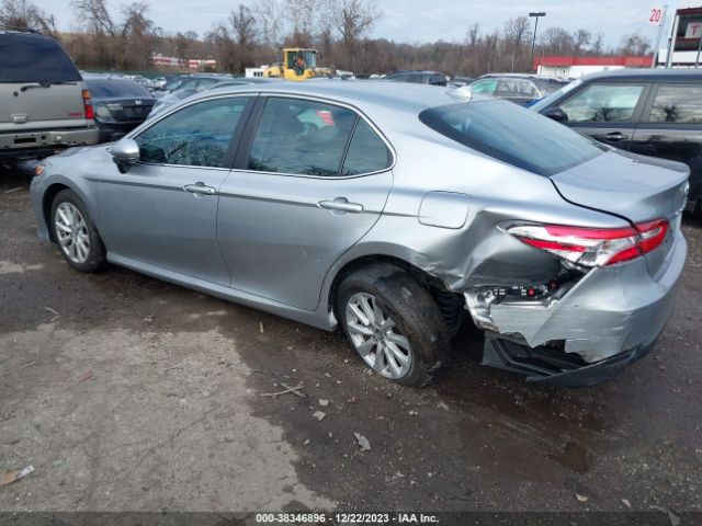 Photo 2 VIN: 4T1B11HK1KU802310 - TOYOTA CAMRY 