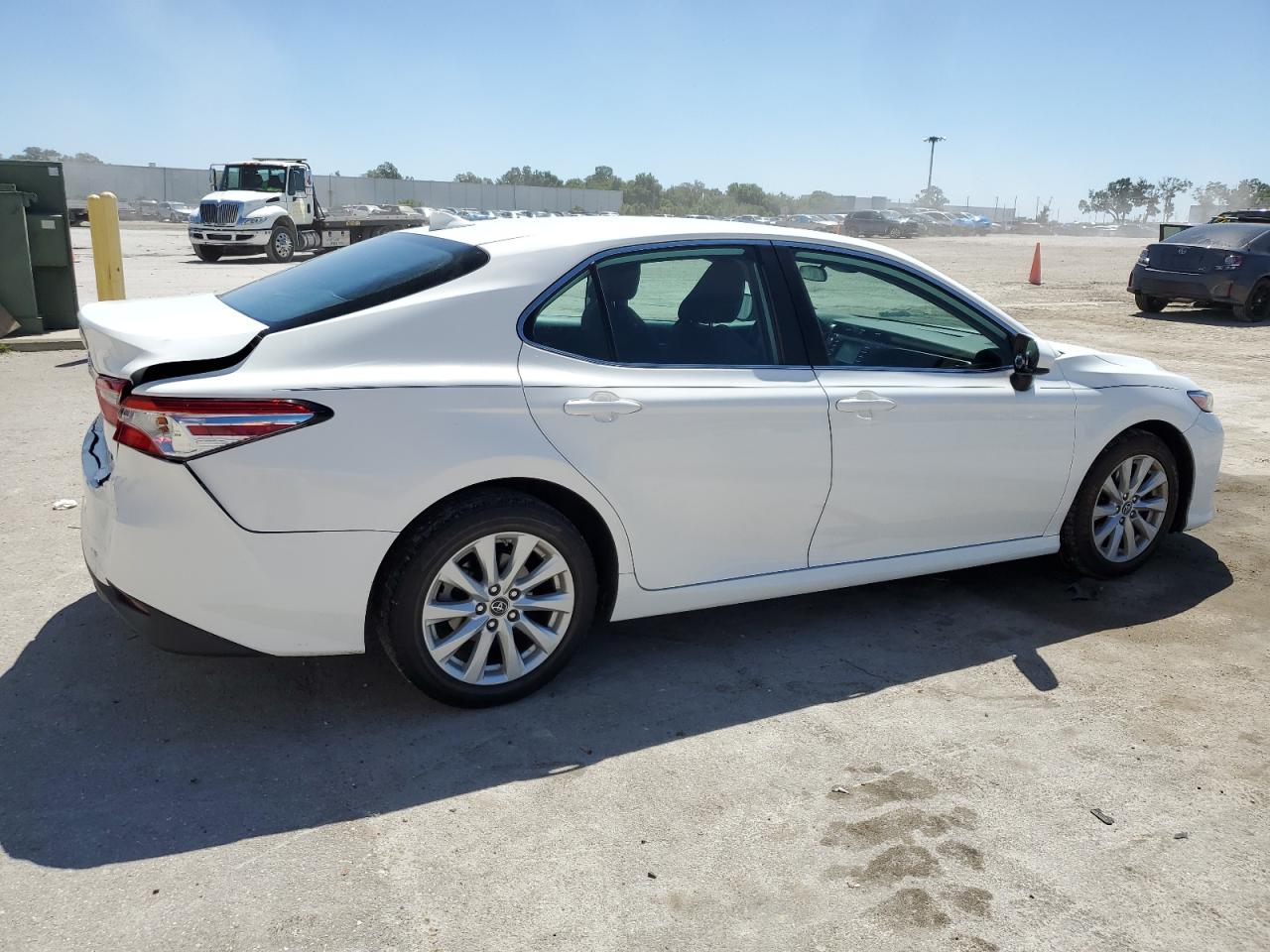 Photo 2 VIN: 4T1B11HK1KU838854 - TOYOTA CAMRY 