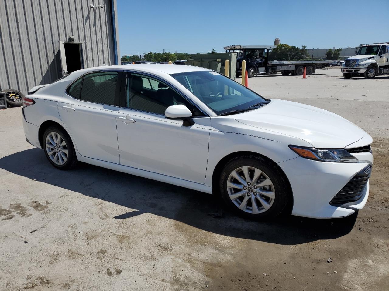 Photo 3 VIN: 4T1B11HK1KU838854 - TOYOTA CAMRY 