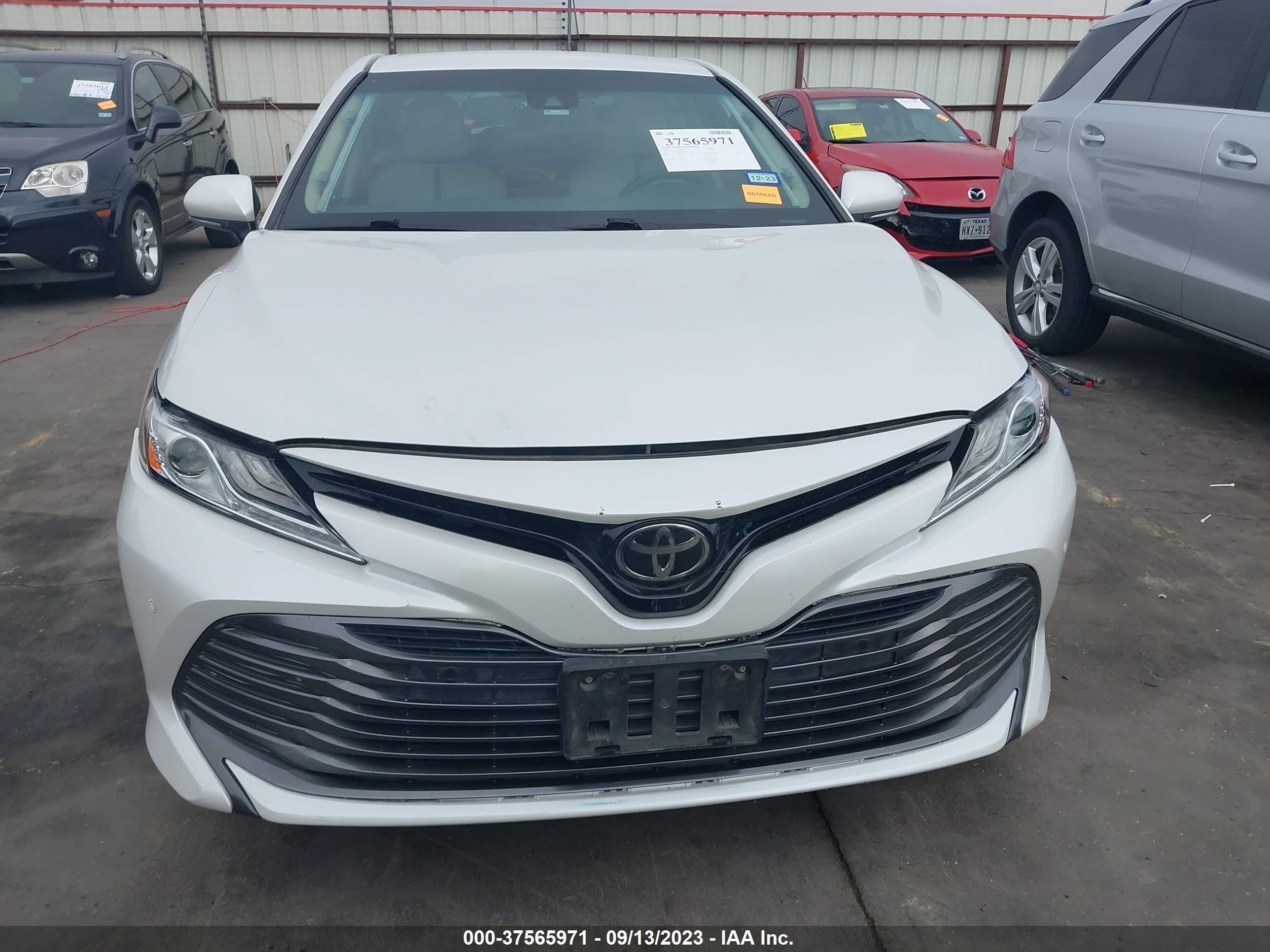 Photo 12 VIN: 4T1B11HK2JU007877 - TOYOTA CAMRY 