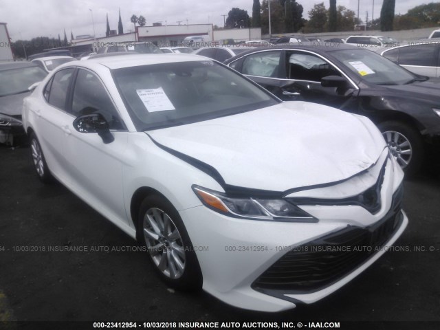 Photo 0 VIN: 4T1B11HK2JU010262 - TOYOTA CAMRY 