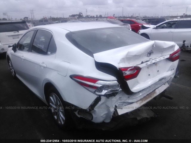 Photo 2 VIN: 4T1B11HK2JU010262 - TOYOTA CAMRY 