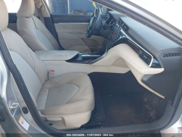 Photo 4 VIN: 4T1B11HK2JU013632 - TOYOTA CAMRY 