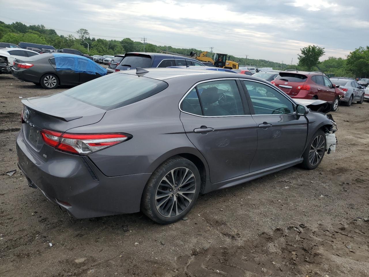 Photo 2 VIN: 4T1B11HK2JU026655 - TOYOTA CAMRY 