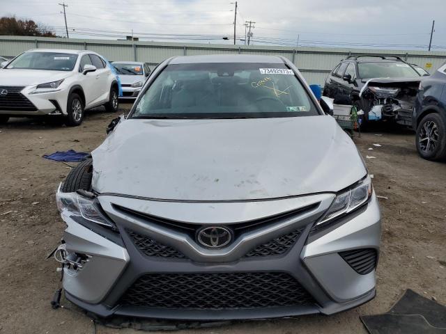 Photo 4 VIN: 4T1B11HK2JU038594 - TOYOTA CAMRY 