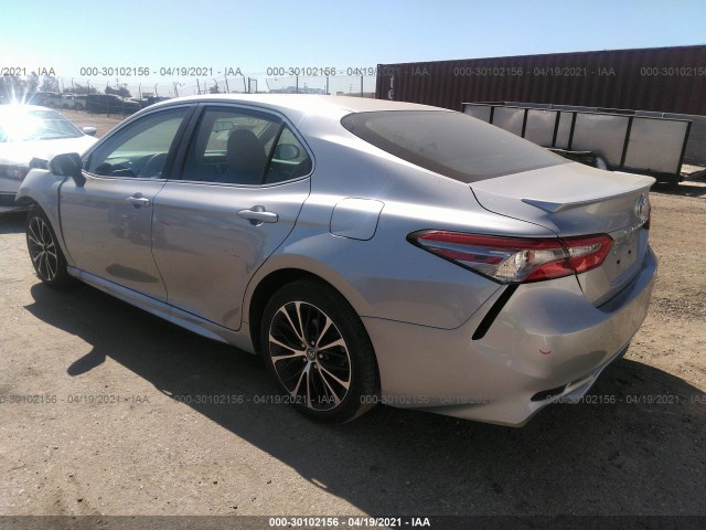 Photo 2 VIN: 4T1B11HK2JU047232 - TOYOTA CAMRY 