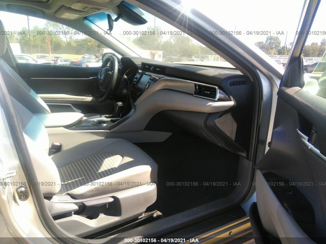 Photo 4 VIN: 4T1B11HK2JU047232 - TOYOTA CAMRY 