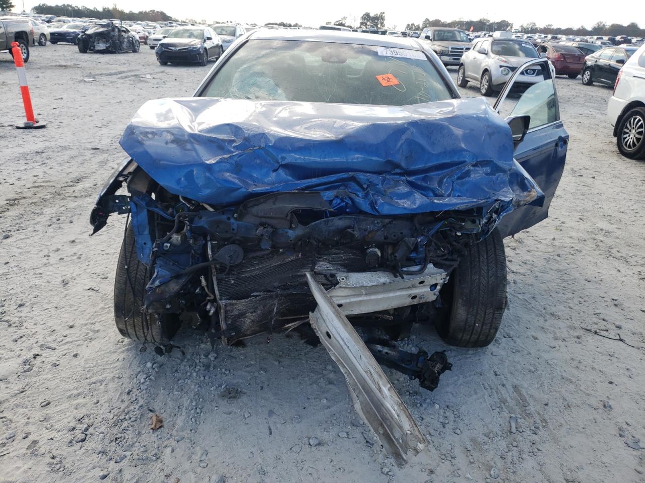 Photo 4 VIN: 4T1B11HK2JU050731 - TOYOTA CAMRY 