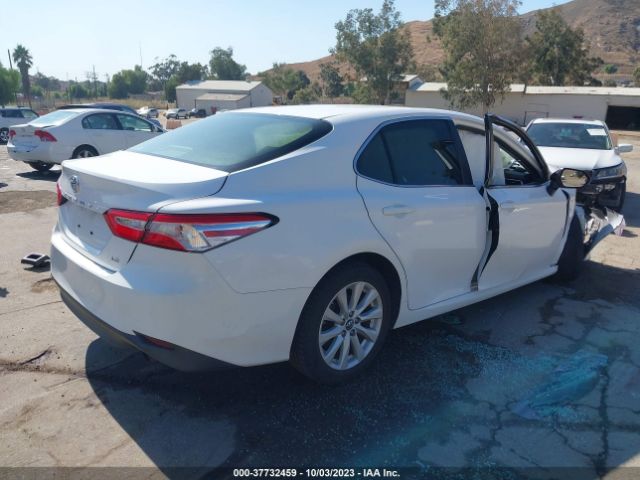 Photo 3 VIN: 4T1B11HK2JU054472 - TOYOTA CAMRY 