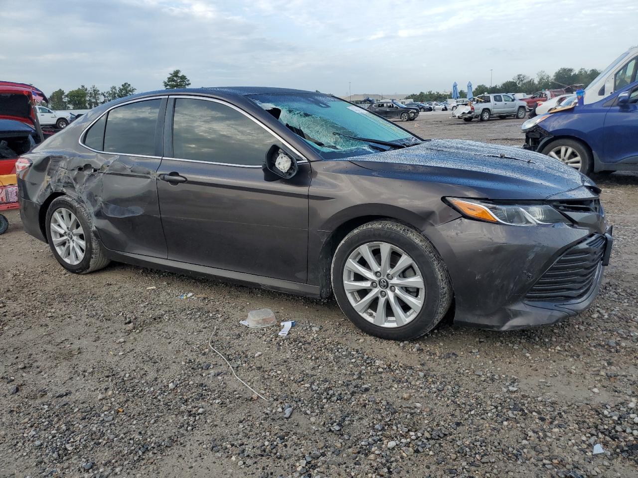 Photo 3 VIN: 4T1B11HK2JU056853 - TOYOTA CAMRY 