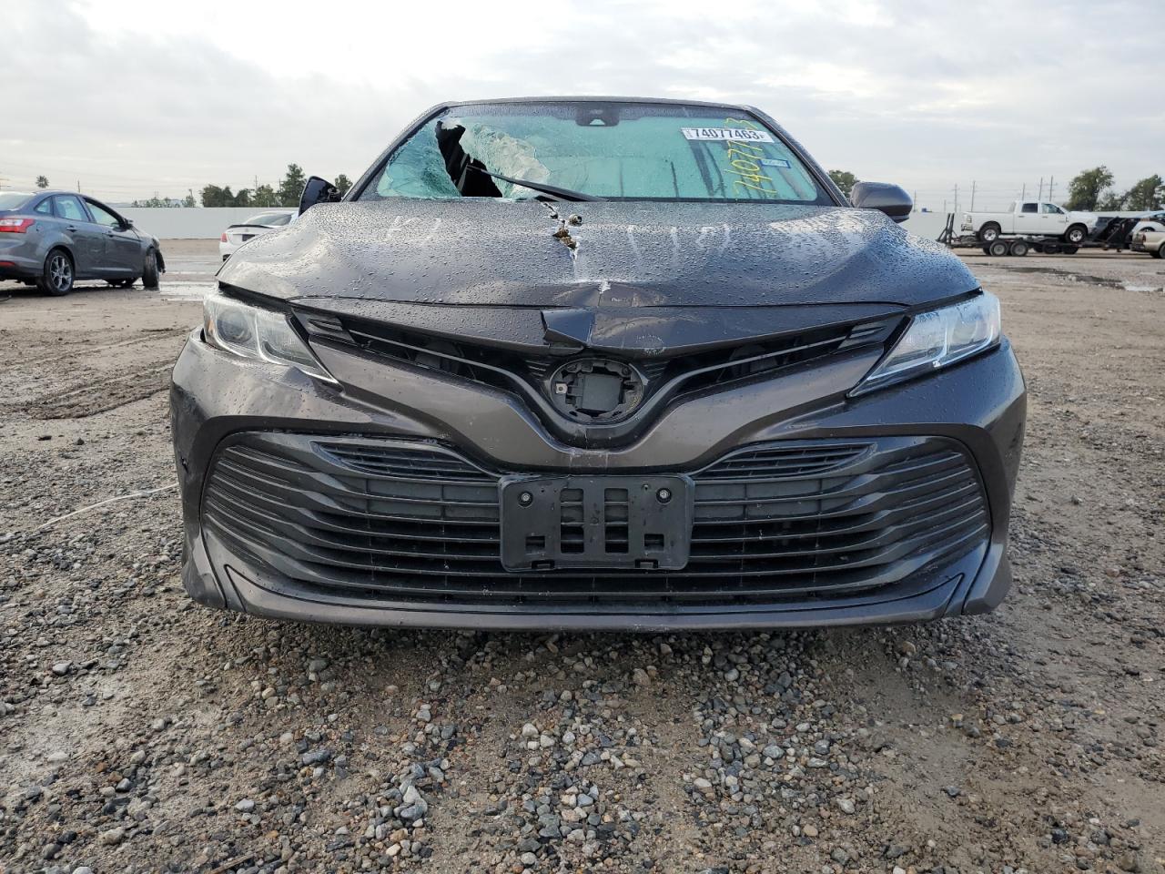 Photo 4 VIN: 4T1B11HK2JU056853 - TOYOTA CAMRY 