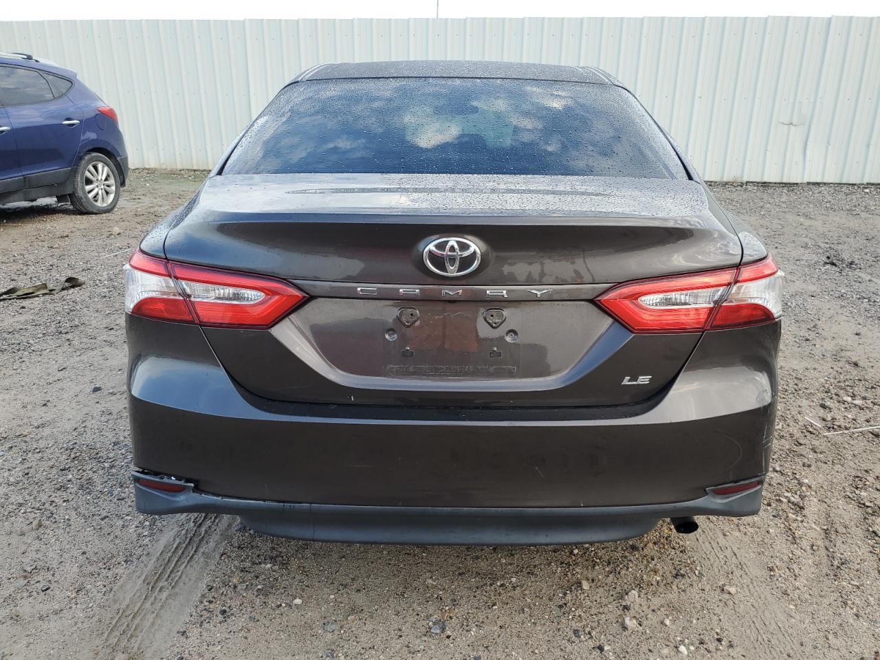 Photo 5 VIN: 4T1B11HK2JU056853 - TOYOTA CAMRY 