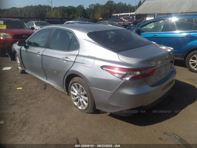 Photo 2 VIN: 4T1B11HK2JU058618 - TOYOTA CAMRY 