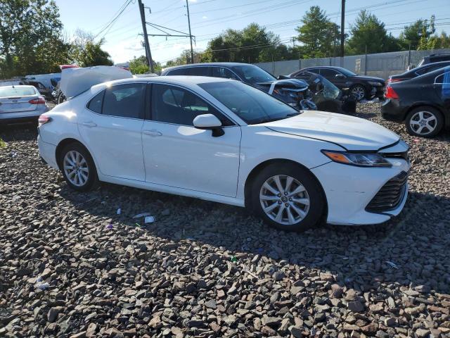 Photo 3 VIN: 4T1B11HK2JU065942 - TOYOTA CAMRY L 