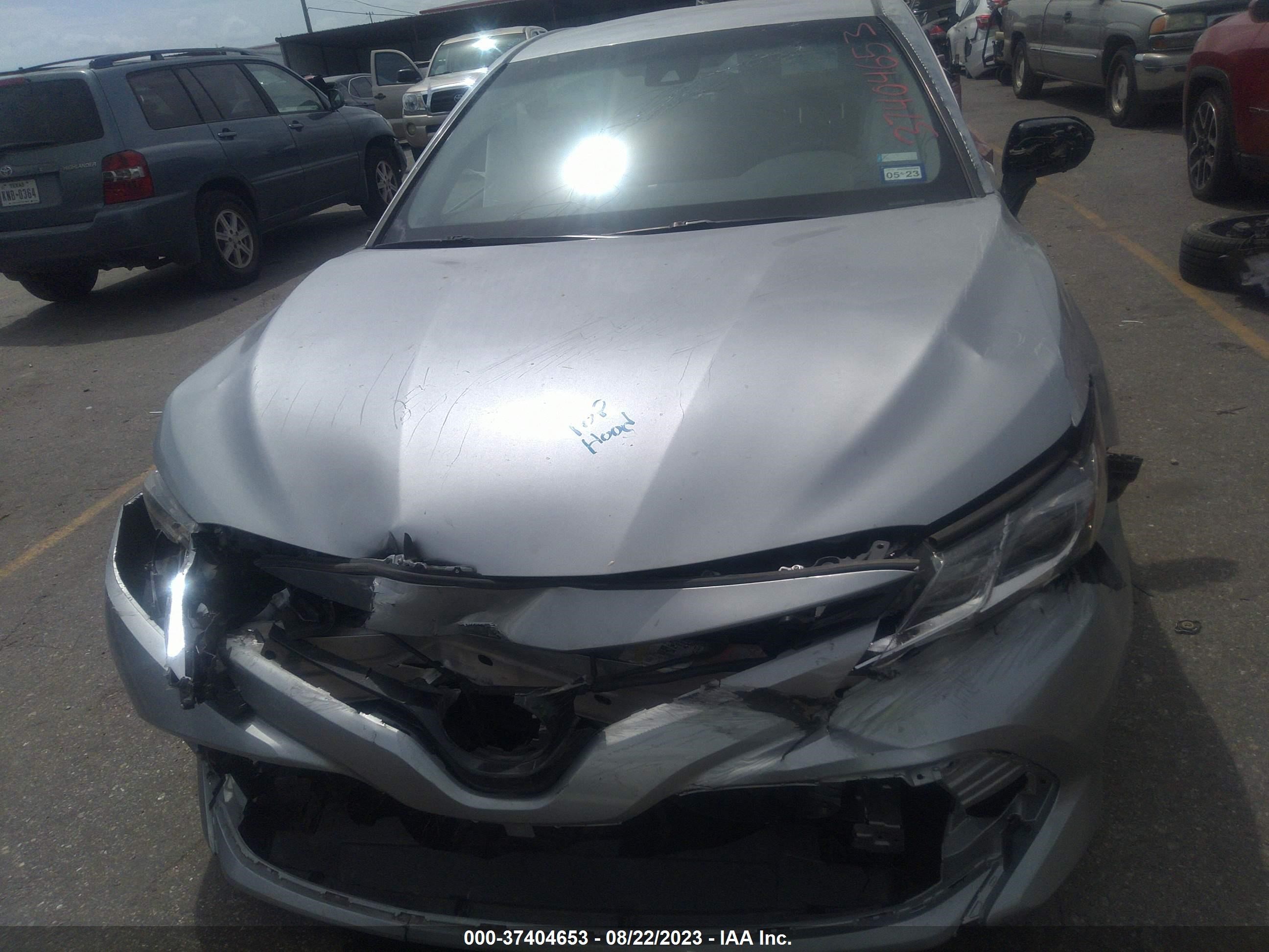 Photo 12 VIN: 4T1B11HK2JU075371 - TOYOTA CAMRY 