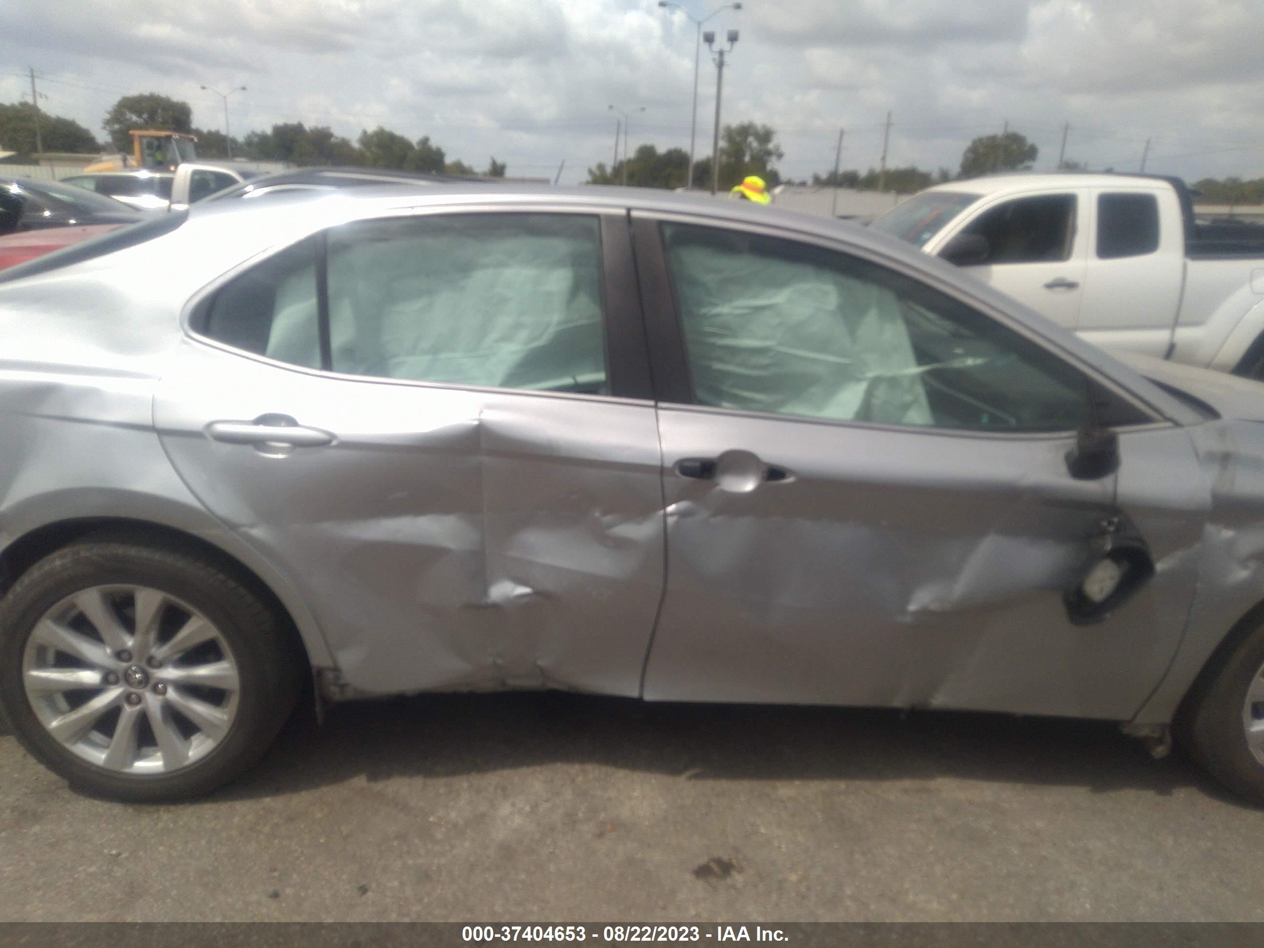 Photo 13 VIN: 4T1B11HK2JU075371 - TOYOTA CAMRY 