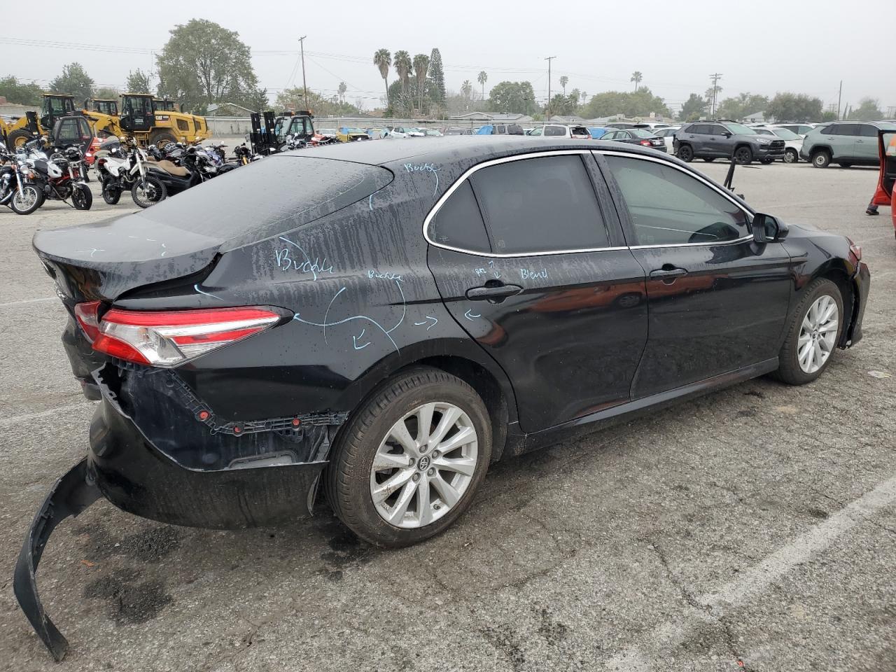 Photo 2 VIN: 4T1B11HK2JU090145 - TOYOTA CAMRY 