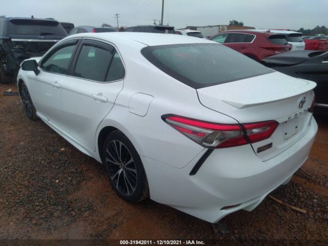 Photo 2 VIN: 4T1B11HK2JU091232 - TOYOTA CAMRY 