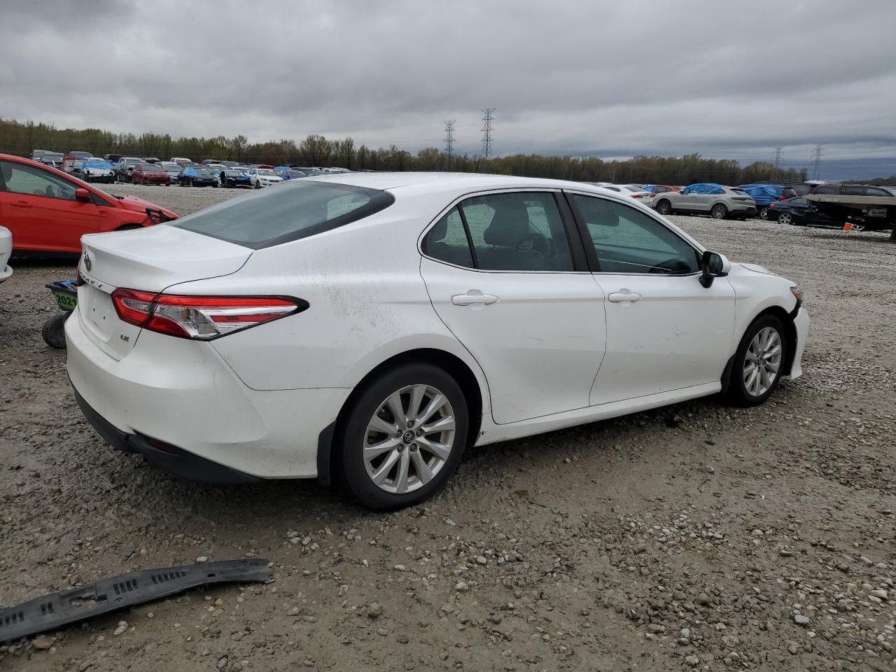 Photo 2 VIN: 4T1B11HK2JU095720 - TOYOTA CAMRY 