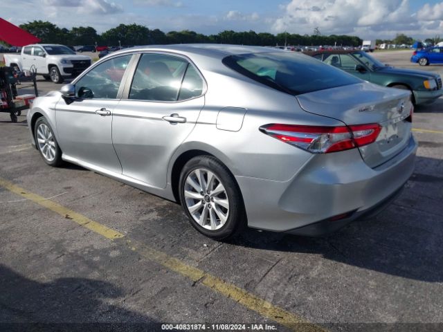 Photo 2 VIN: 4T1B11HK2JU099833 - TOYOTA CAMRY 