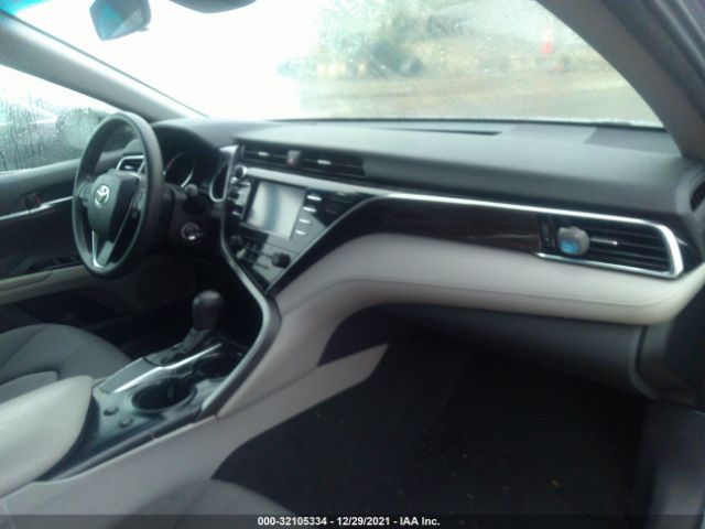 Photo 4 VIN: 4T1B11HK2JU100320 - TOYOTA CAMRY 