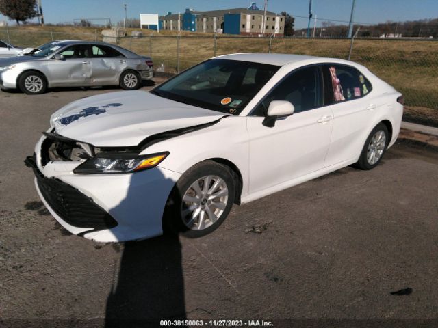 Photo 1 VIN: 4T1B11HK2JU100673 - TOYOTA CAMRY 