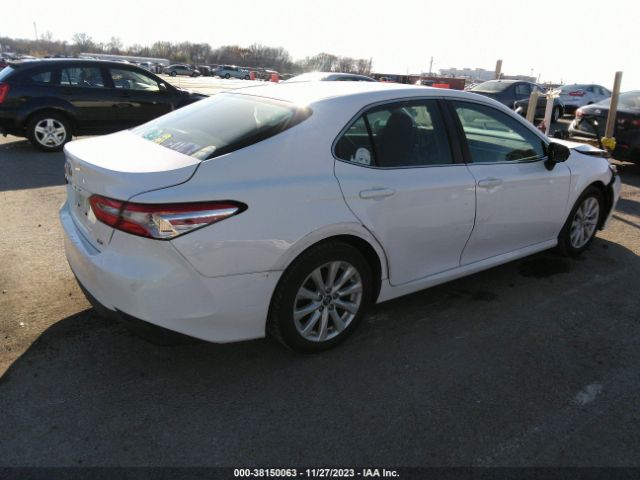 Photo 3 VIN: 4T1B11HK2JU100673 - TOYOTA CAMRY 