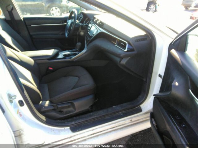 Photo 4 VIN: 4T1B11HK2JU100673 - TOYOTA CAMRY 