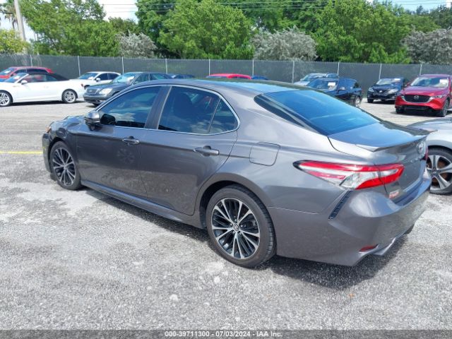 Photo 2 VIN: 4T1B11HK2JU101046 - TOYOTA CAMRY 