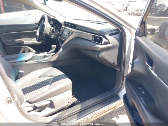 Photo 4 VIN: 4T1B11HK2JU125850 - TOYOTA CAMRY 