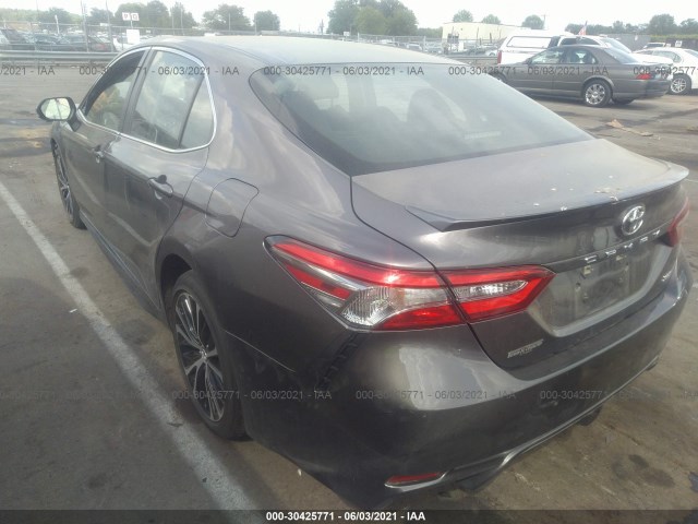 Photo 2 VIN: 4T1B11HK2JU141501 - TOYOTA CAMRY 