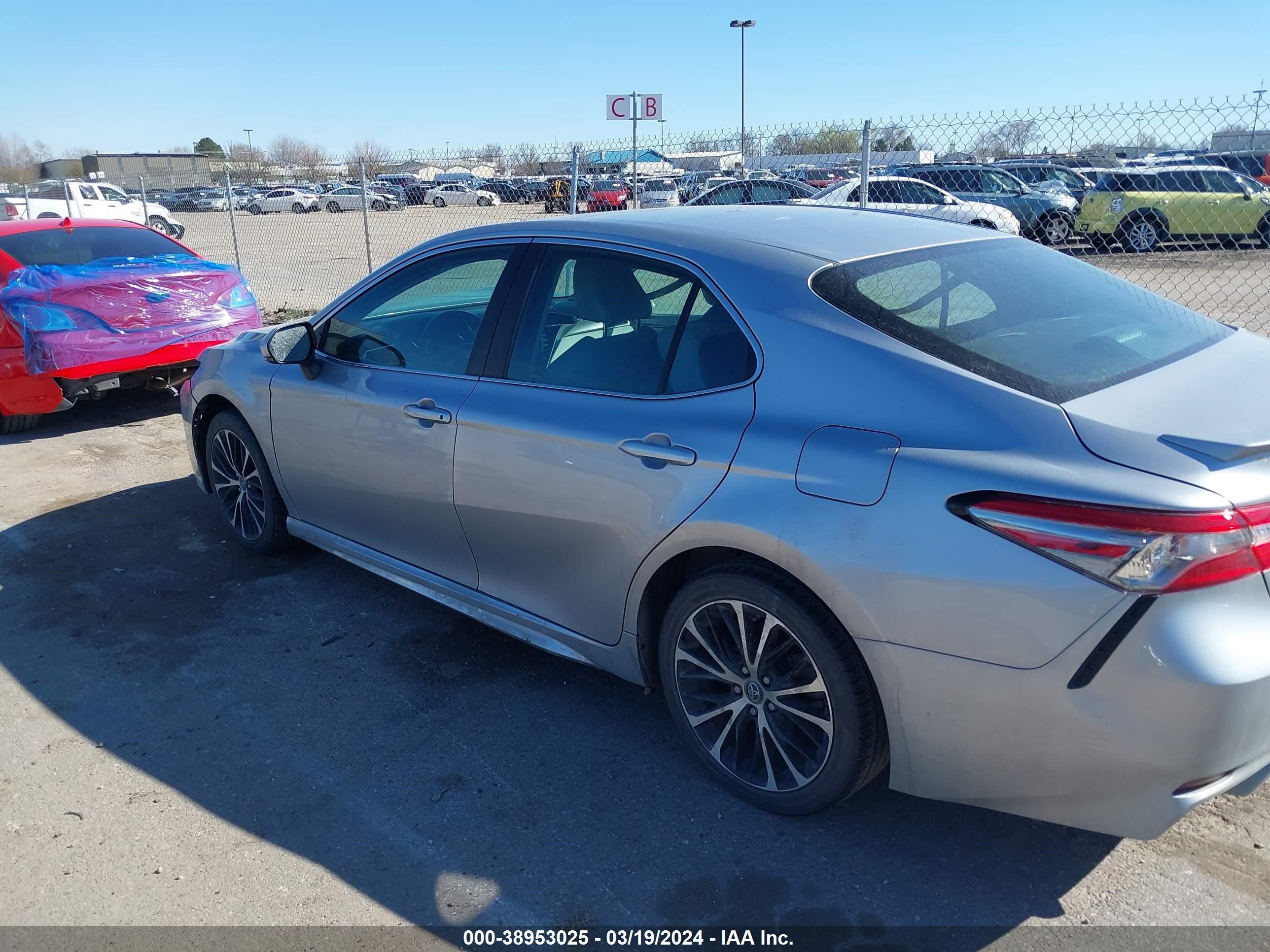 Photo 13 VIN: 4T1B11HK2JU155382 - TOYOTA CAMRY 