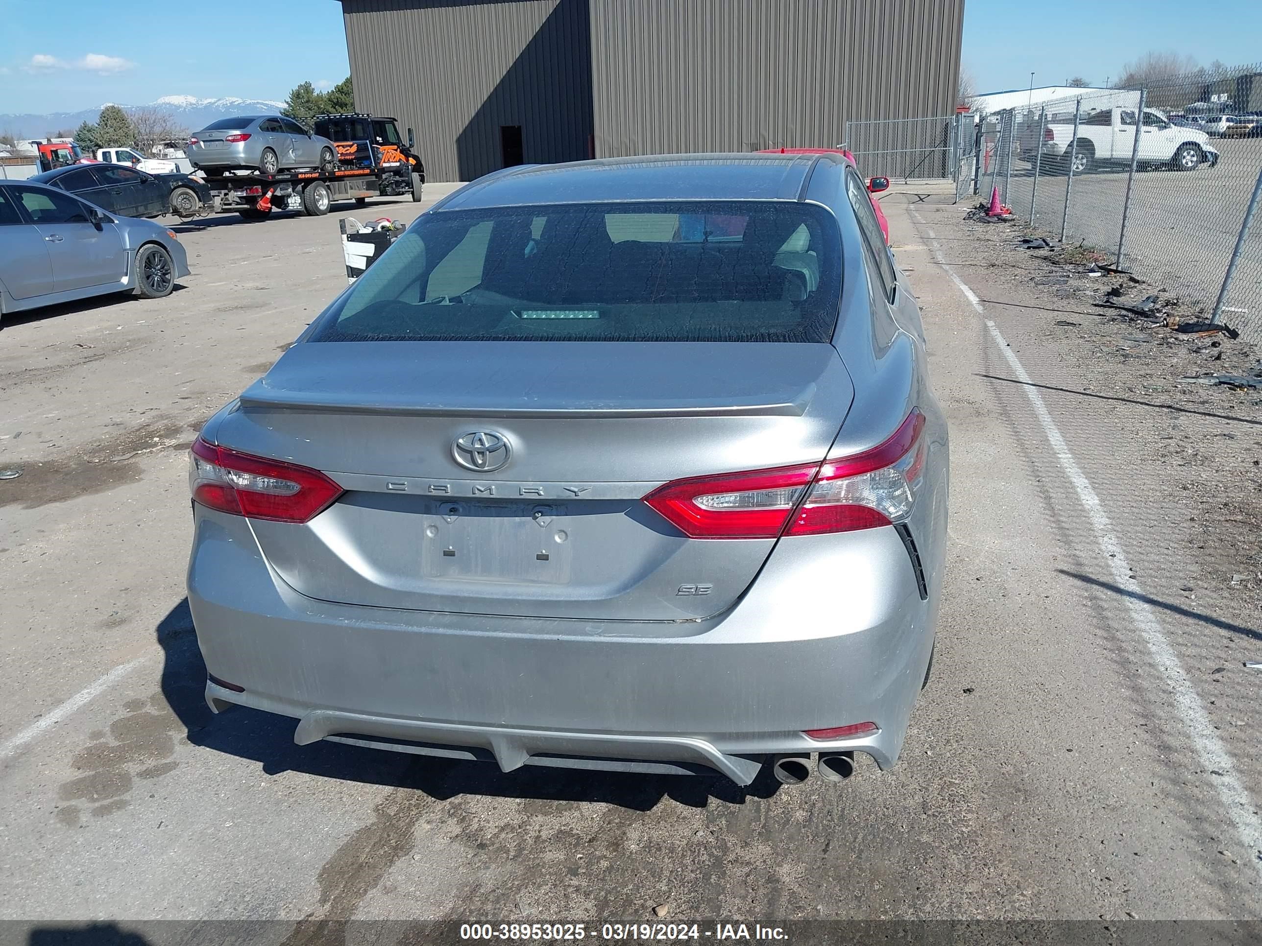 Photo 15 VIN: 4T1B11HK2JU155382 - TOYOTA CAMRY 