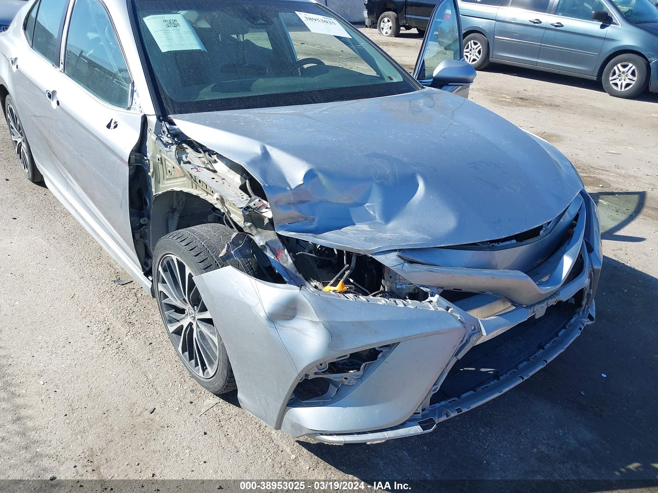 Photo 5 VIN: 4T1B11HK2JU155382 - TOYOTA CAMRY 