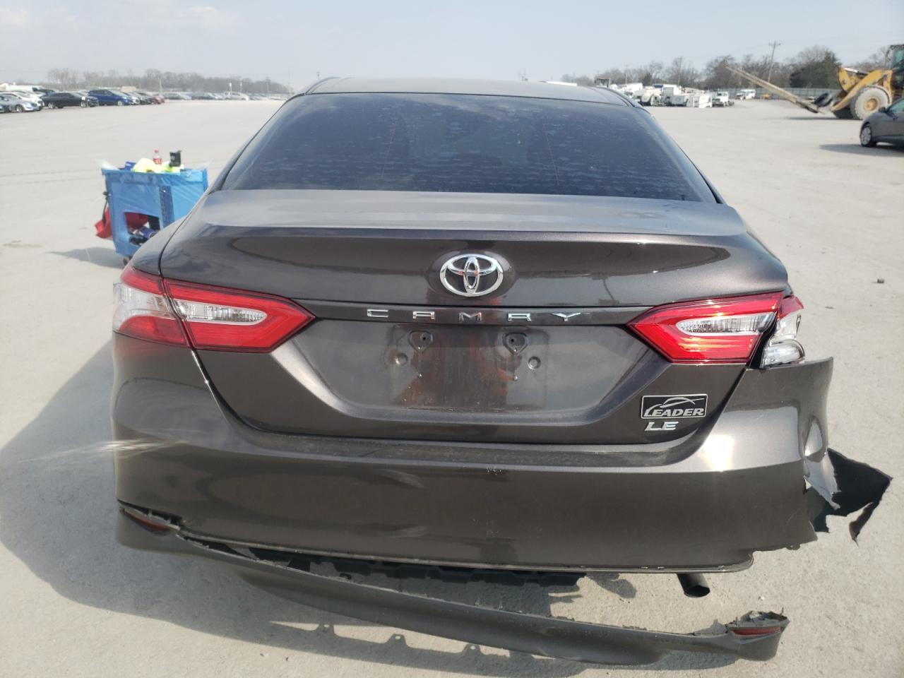 Photo 5 VIN: 4T1B11HK2JU158895 - TOYOTA CAMRY 