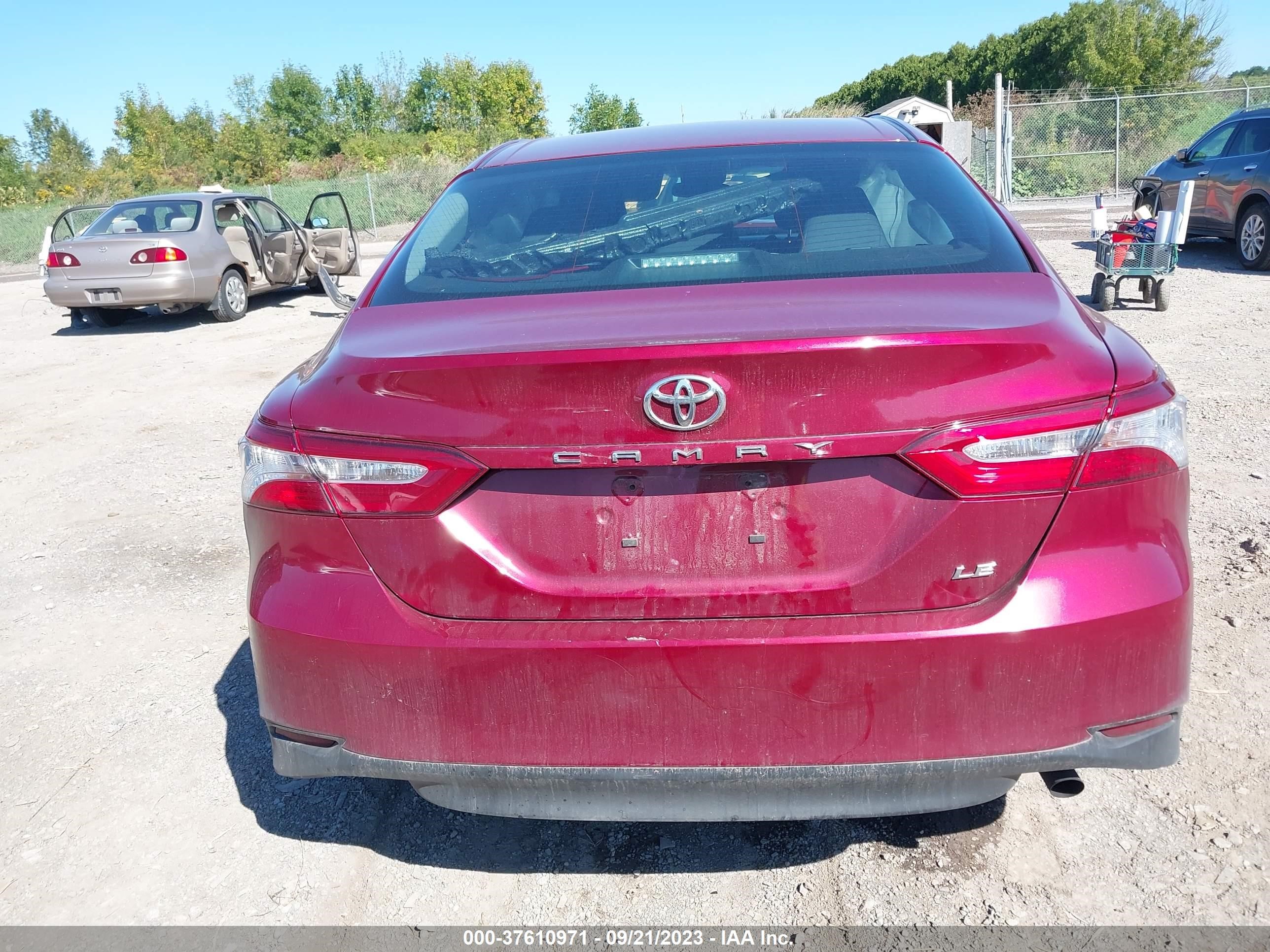 Photo 15 VIN: 4T1B11HK2JU555393 - TOYOTA CAMRY 