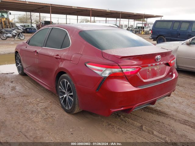 Photo 2 VIN: 4T1B11HK2JU561405 - TOYOTA CAMRY 