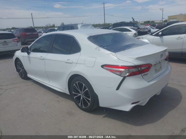 Photo 2 VIN: 4T1B11HK2JU575126 - TOYOTA CAMRY 