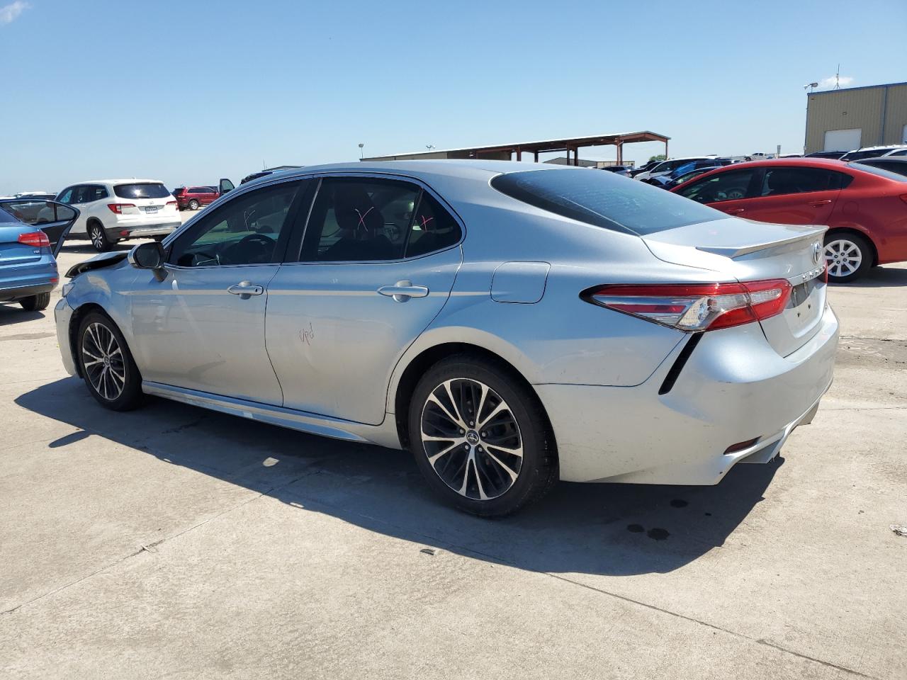 Photo 1 VIN: 4T1B11HK2JU581654 - TOYOTA CAMRY 