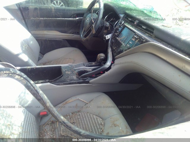 Photo 4 VIN: 4T1B11HK2JU586188 - TOYOTA CAMRY 