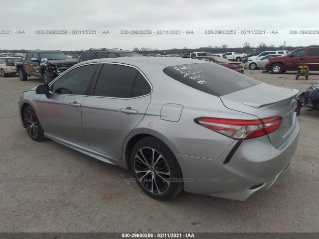 Photo 2 VIN: 4T1B11HK2JU591200 - TOYOTA CAMRY 