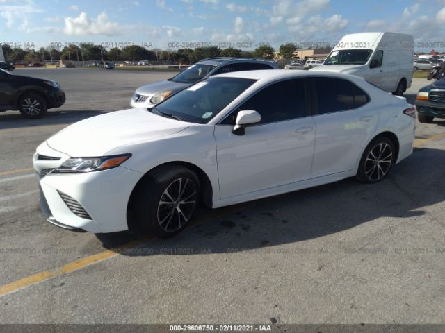 Photo 1 VIN: 4T1B11HK2JU600493 - TOYOTA CAMRY 