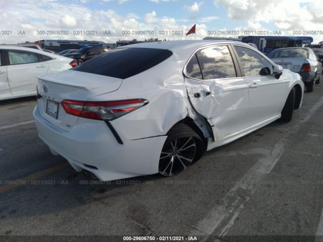 Photo 3 VIN: 4T1B11HK2JU600493 - TOYOTA CAMRY 