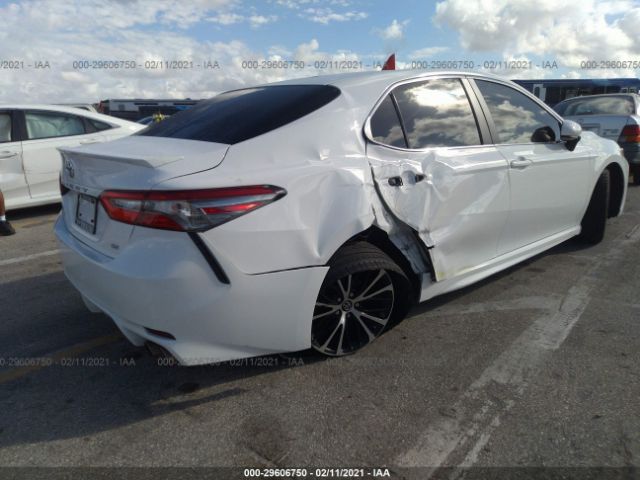 Photo 5 VIN: 4T1B11HK2JU600493 - TOYOTA CAMRY 